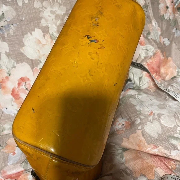 Louis Vuitton - Picture 6 of 12